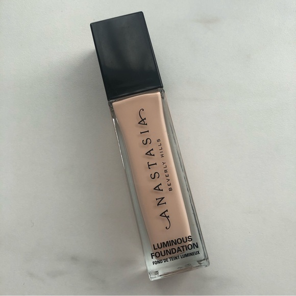 Anastasia luminous foundation (80% NEW) - Picture 1 of 3